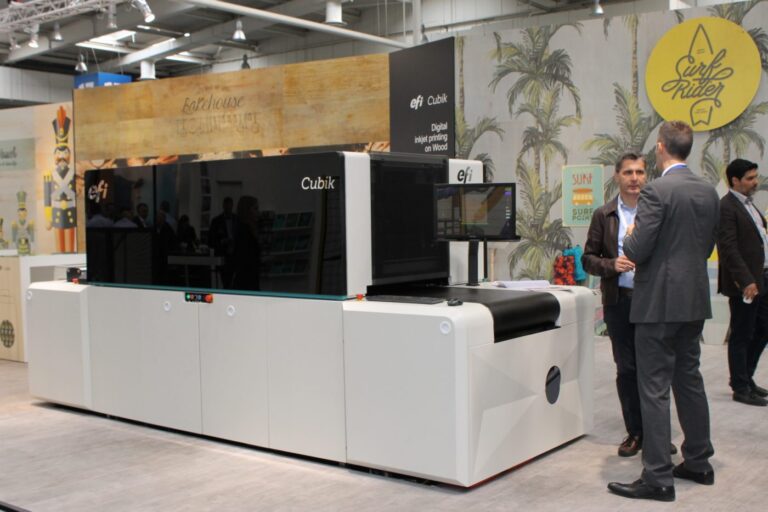 La tecnología EFI Cubik para la impresión en madera ofrece 60 metros lineales por minuto